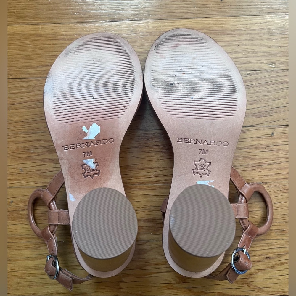 Bernardo Harlow Brown Leather Block Heel Sandals - Size 7 - Picture 7 of 10